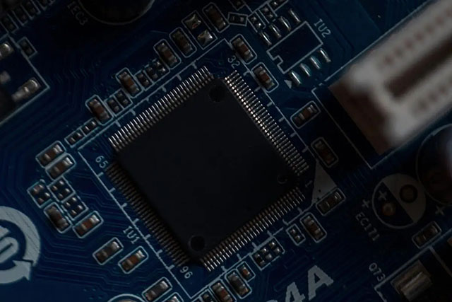 回收 Maxim 運算放大器、ADI 邏輯門和逆變器、TI 數(shù)模轉(zhuǎn)換器